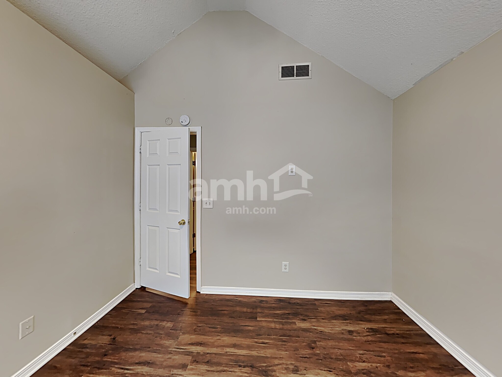 Building Photo - 611 Waterford Ln