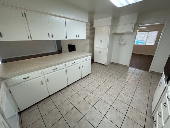 Building Photo - 1331 S Chatham St