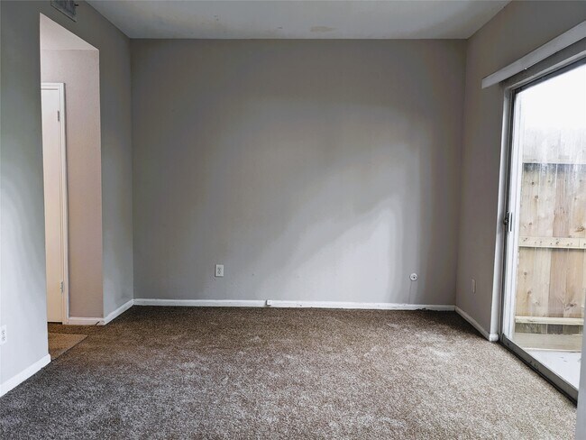 Building Photo - 2100 Tanglewilde St