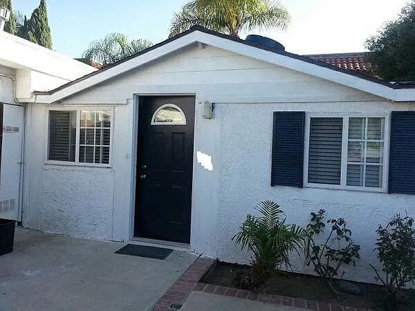 Building Photo - 136 E 21ST ST