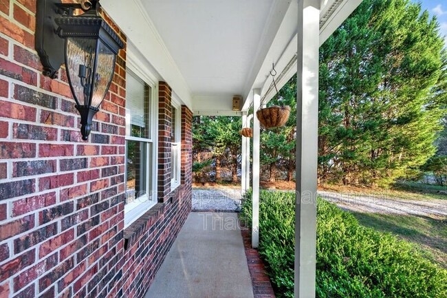 Building Photo - 2312 Bonnie Ln