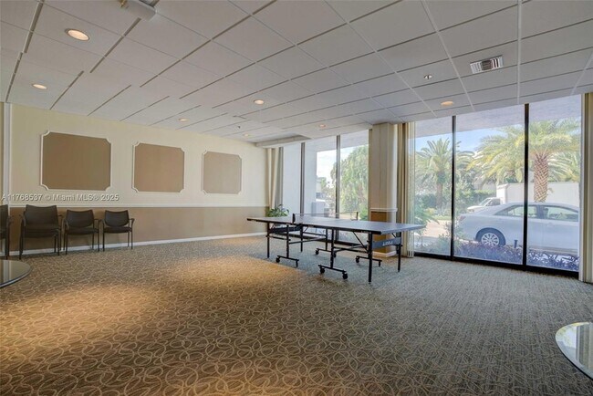 Building Photo - 6210 Jimmy Buffett Mem Hwy
