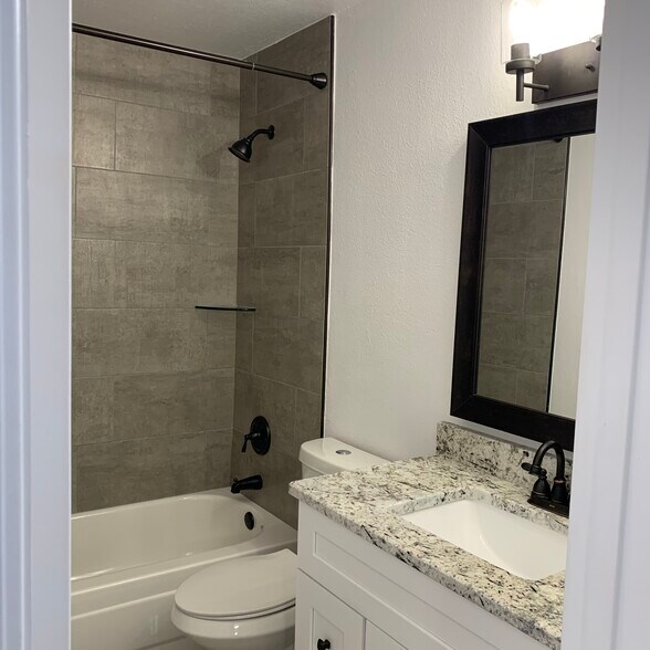Building Photo - 8802 Sunny Point Dr