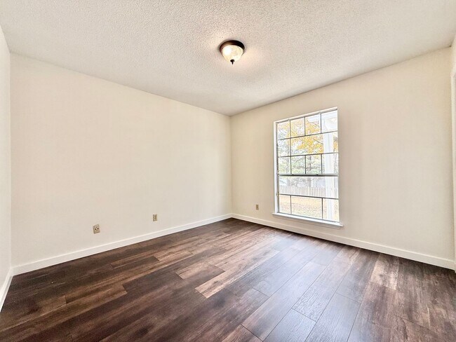 Building Photo - 1906 Brownwood Rd