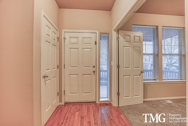 Building Photo - Gorgeous Four Bedroom Townhome in Hillsboro!