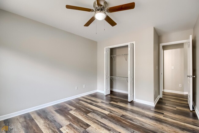 Building Photo - 2171 Waterford Park Dr