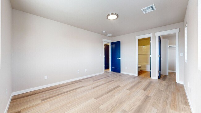 Building Photo - 2 Bed / 2 Bath Newly Renovated Apartment | Walkable Amenities in SW Loveland