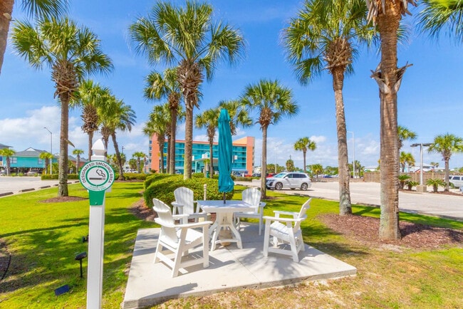 Building Photo - 615 W Beach Blvd