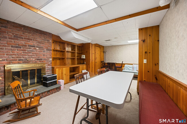 Building Photo - 10 Candlewood Ln