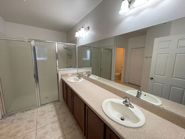 Building Photo - Bella Pointe-3641 Sail Harbor Dr Kissimmee...