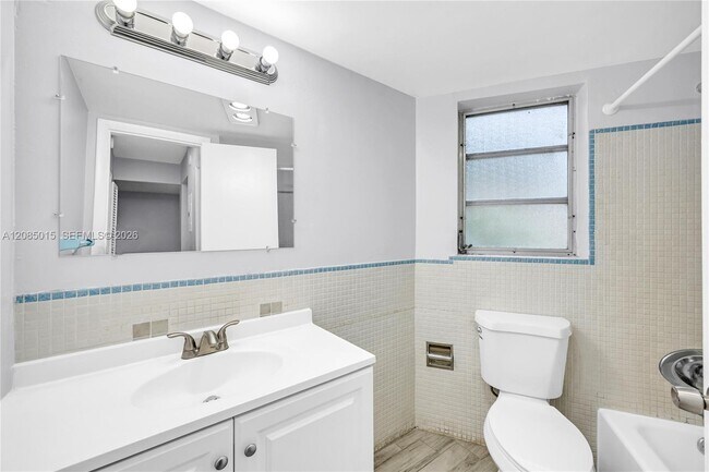 Building Photo - 1631 NE Miami Gardens Dr