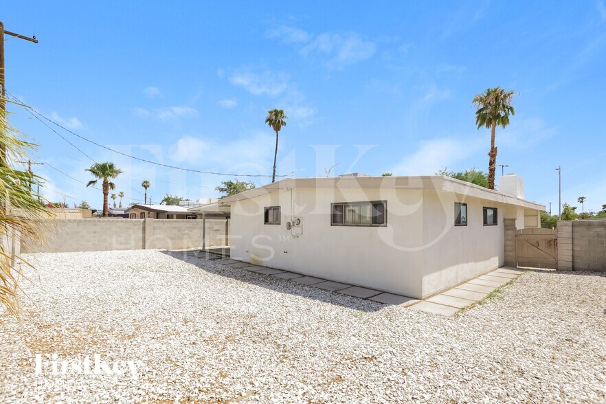 Building Photo - 333 S Mallard St