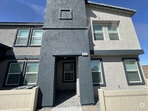 Building Photo - LIKE BRAND NEW AND BEAUTIFUL! 3 BEDROOMS, ...