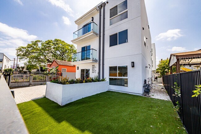 Building Photo - 2055 S Garth Ave