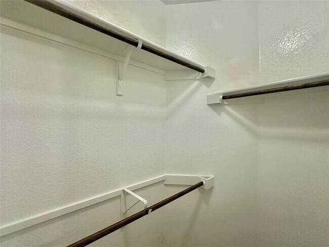 Building Photo - 911 Copper Lake Rd