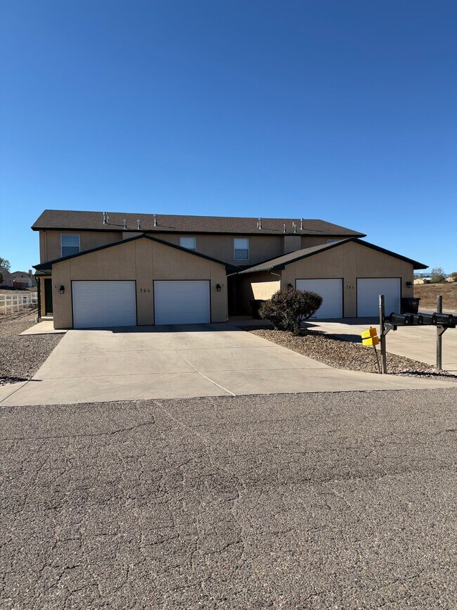 Building Photo - 764 E Clarion Dr