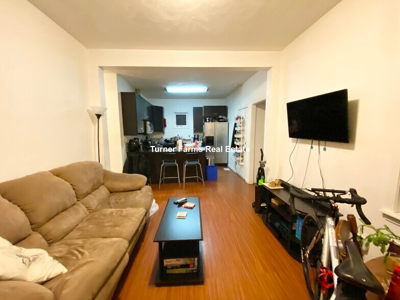 Building Photo - 93A Hillside St