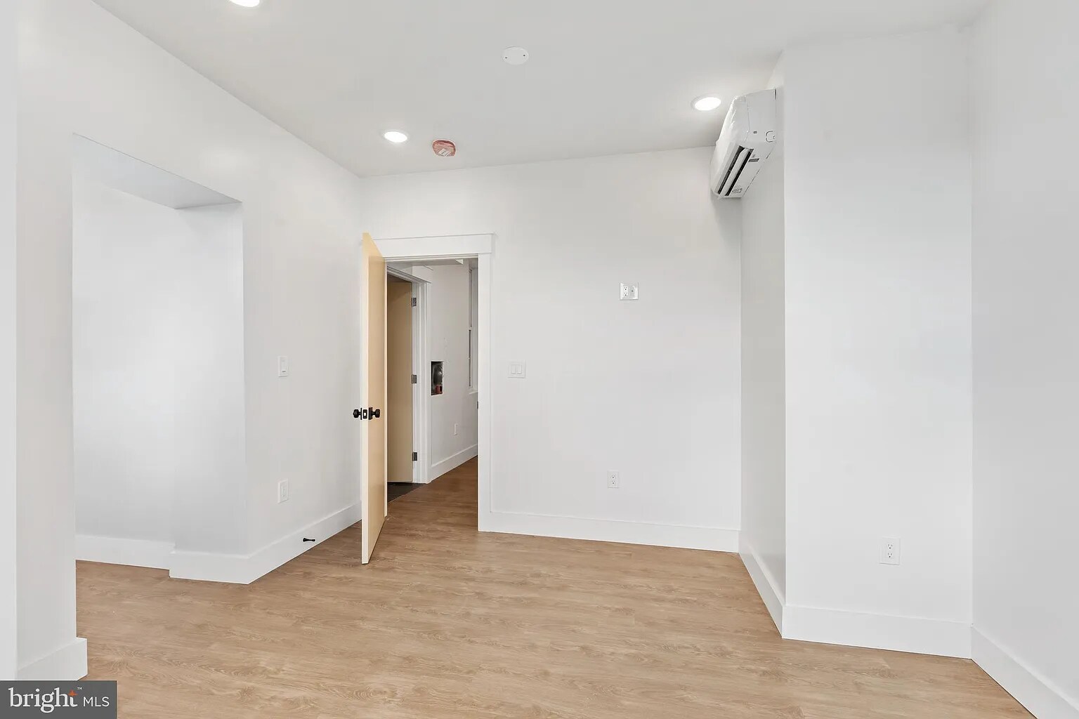 Building Photo - 900 N 41st St