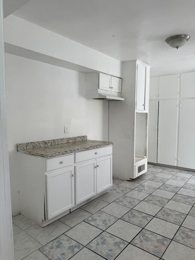 Building Photo - House for rent