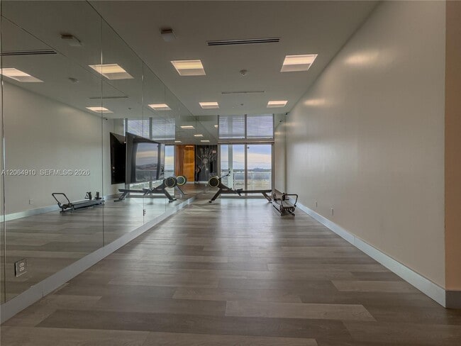 Building Photo - 2000 Metropica Wy