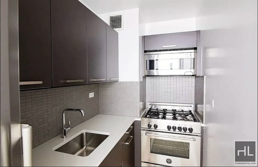 Building Photo - East 39th Street