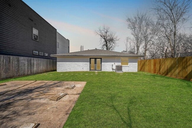 Building Photo - 4710 Hershe St
