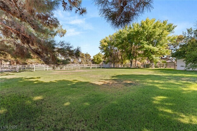 Building Photo - 7330 N Rainbow Blvd