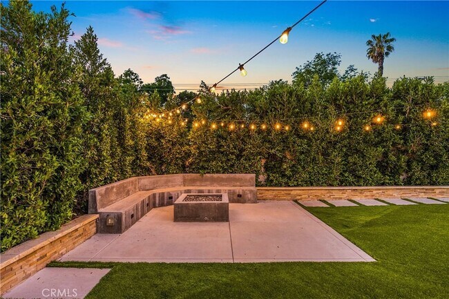 Building Photo - 1320 N Van Gogh Cir