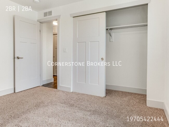 Building Photo - 108 Park View-D