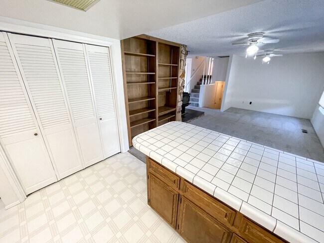 Building Photo - 3 Bedroom, 2 bath Spacious home in Moyina ...