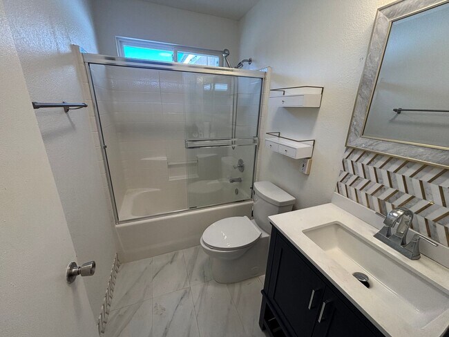Building Photo - 40067 Villa Moura Dr
