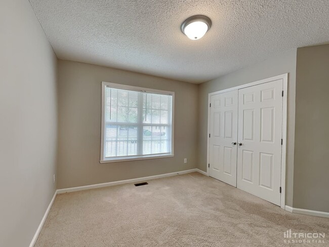 Building Photo - 252 Cambridge Dr