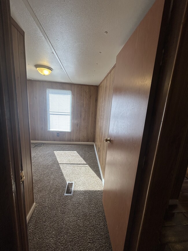 Building Photo - 218 Tyler St