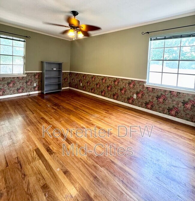 Building Photo - 2505 Crestview Cir