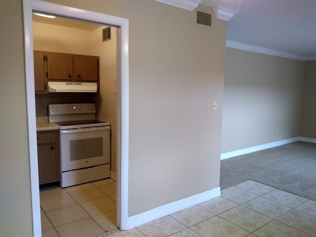 Building Photo - 1830 Maravilla Ave