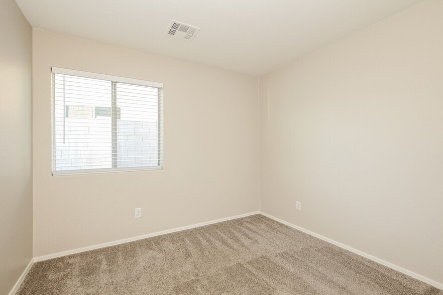 Building Photo - 27618 N 63rd Dr