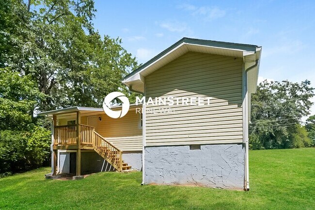 Building Photo - 3 Bedroom Pet-Friendly Home in Fairburn, G...