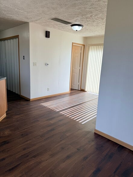 Building Photo - 2721 W Capital Ave