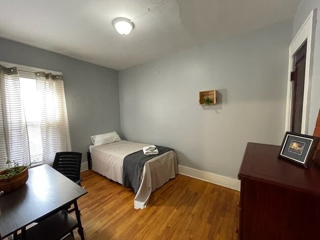 Building Photo - 916 Ackerman Ave