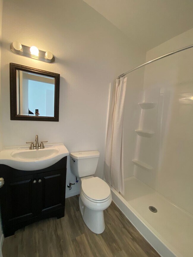 Building Photo - Spacious 5 Bed/4 Bath~