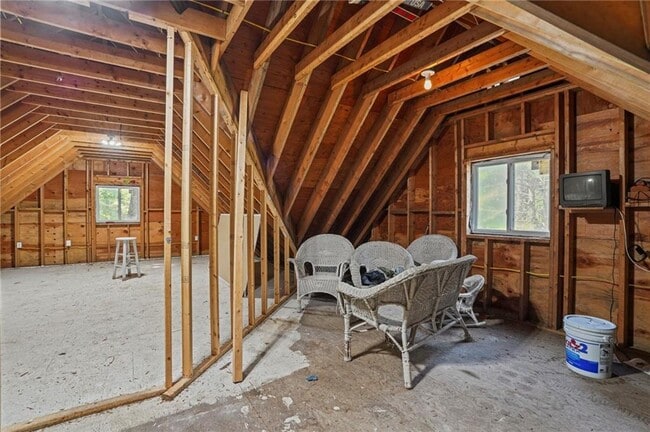 Building Photo - 125 Lewis Farm Rd