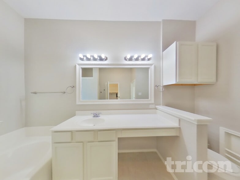 Building Photo - 369 Magnolia Dr