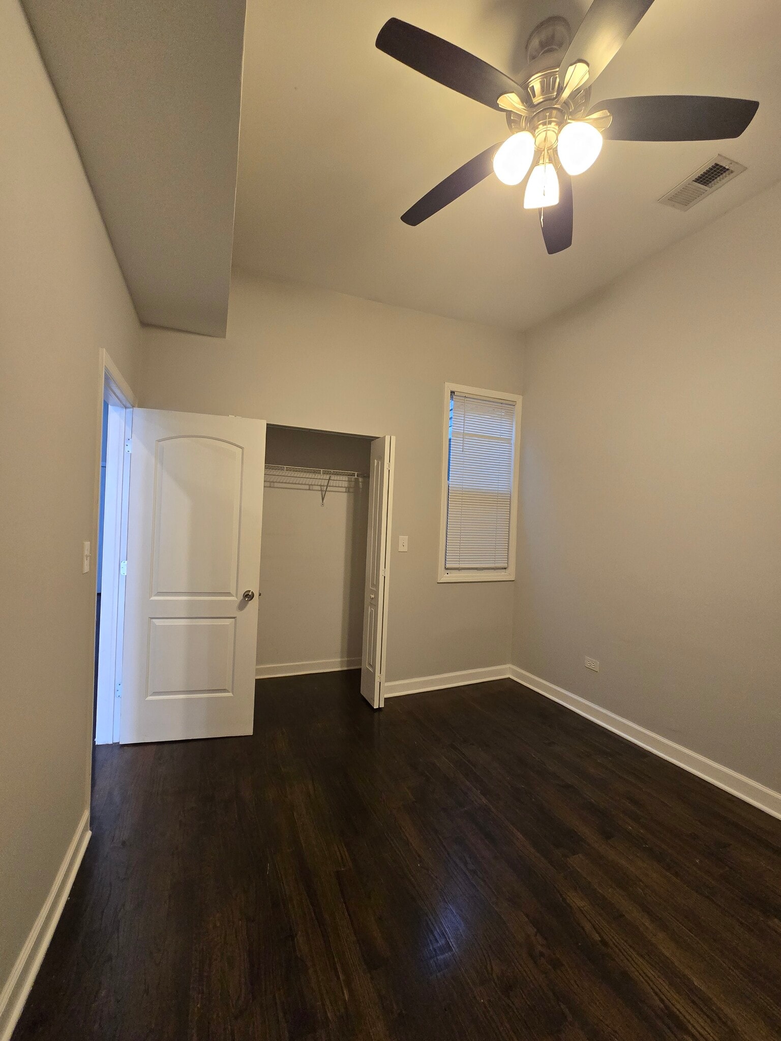 Building Photo - 2414 W Fullerton Ave