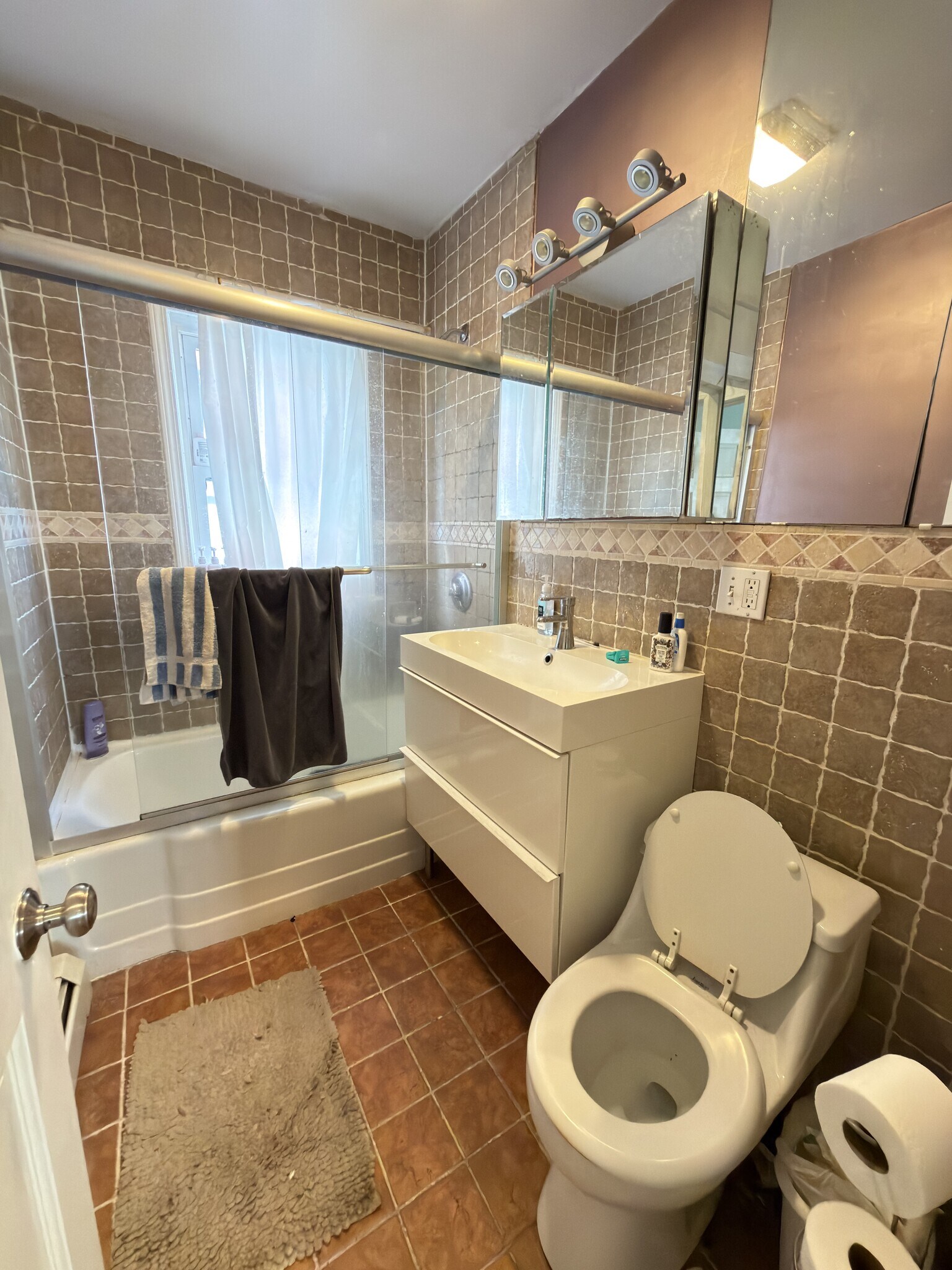 Building Photo - 22 Magnolia Ave