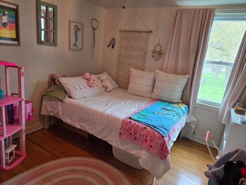 Building Photo - 615 Starin Ave