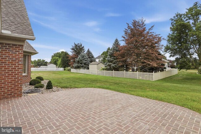 Building Photo - 321 Sue Linn Dr