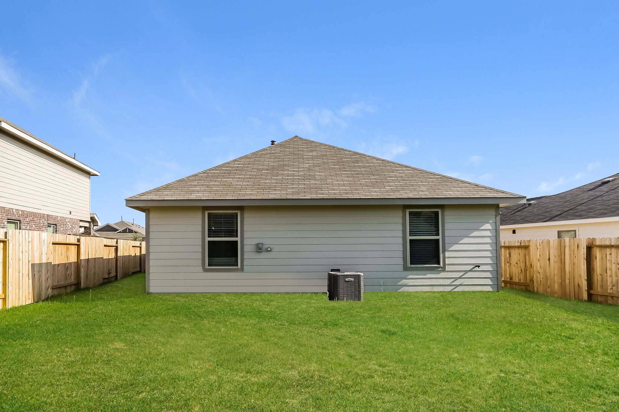 Building Photo - 919 Silver Birch Br