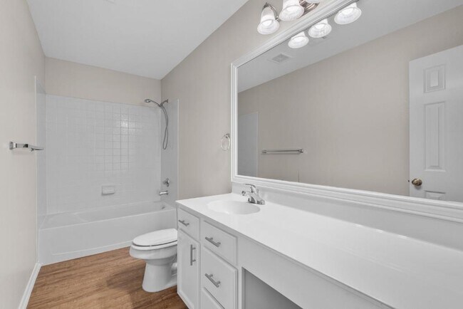 Building Photo - 905 Lodosa Dr