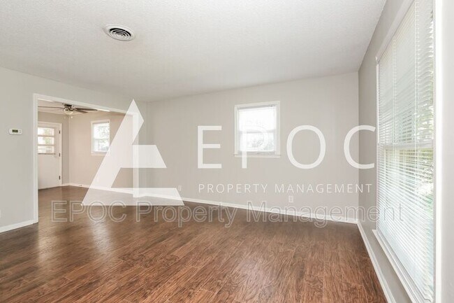 Building Photo - 1019 Cypress Dr