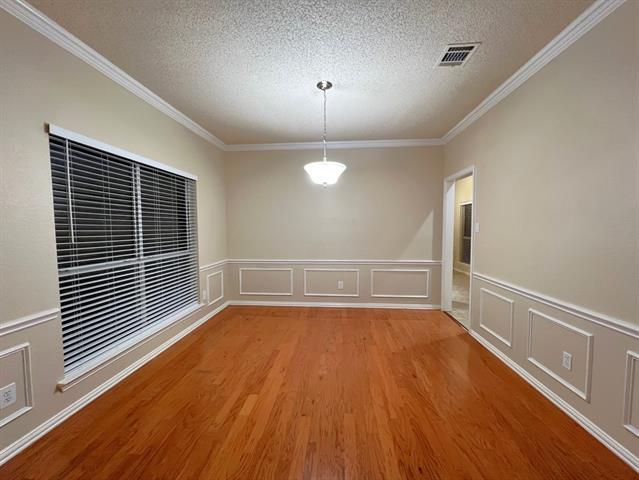Building Photo - 705 Pine Lakes Dr